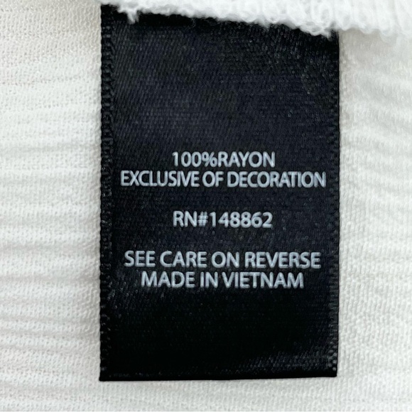 Torrid White Crinkle Gauze Embroidered Blouse Top 1X - Picture 11 of 13